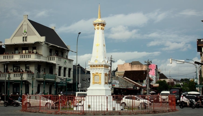 hangout-di-dua-tempat-keren-di-yogyakarta:-tugu-yogyakarta-&-titik-nol