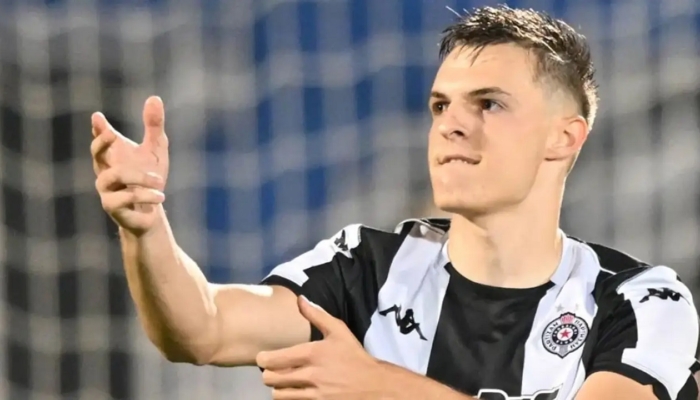 fabrizio-romano:-milan-capai-kesepakatan-pribadi-untuk-andrej-kostic