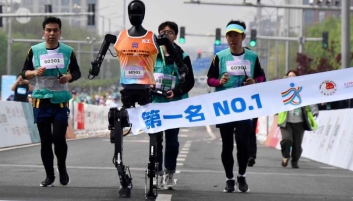 lomba-half-marathon-robot-humanoid-di-beijing-e-town-pada-april-2026