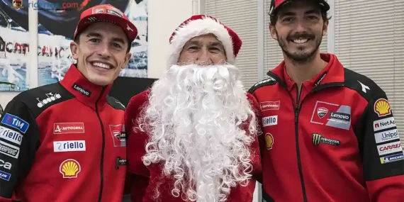 Marc Marquez dan Pecco Bagnaia Ngakak Melihat Davide Tardozzi Cosplay Menjadi Santa Claus