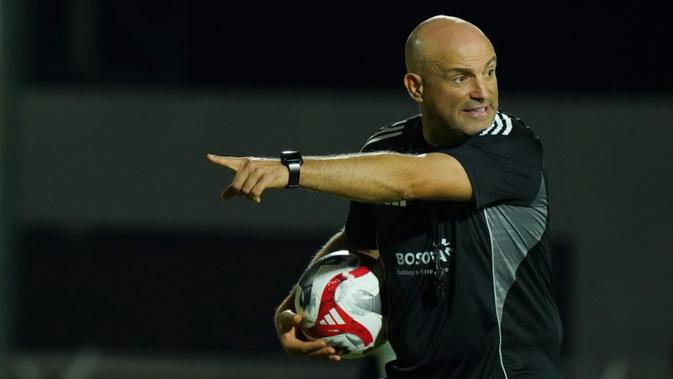 uston-nawawi-yakin-bernardo-tavares-jadi-jawaban-untuk-persebaya