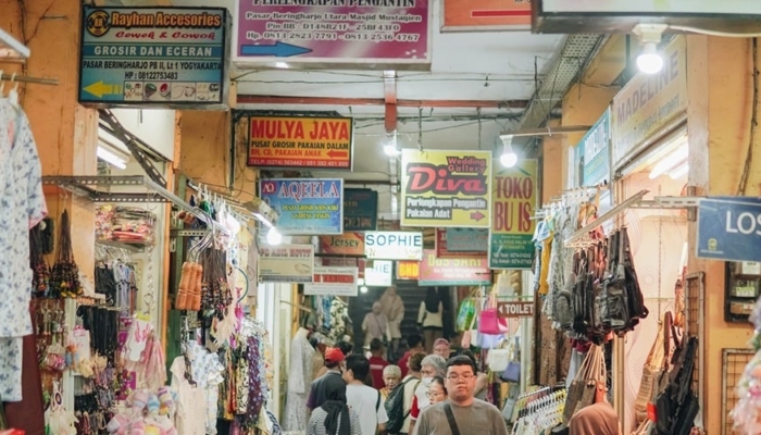 pasar-beringharjo:-pusat-perbelanjaan-tradisional-&-legendaris-di-jogja-yang-penuh-nilai-historis