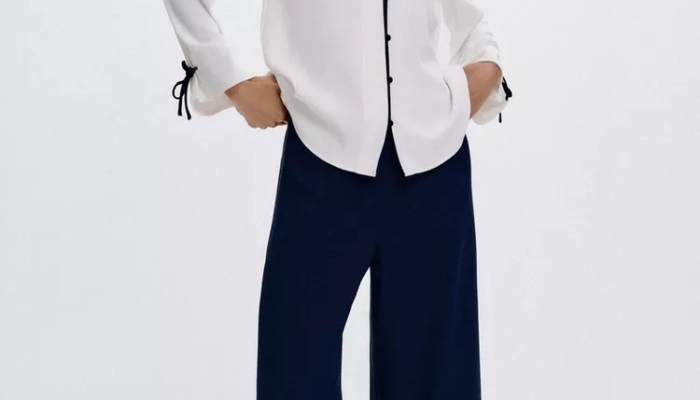 7-warna-baju-apa-saja-yang-cocok-dengan-celana-navy