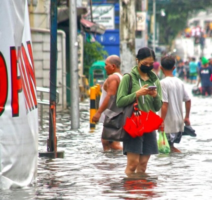 10-barang-penting-yang-perlu-kamu-perhatikan-saat-banjir