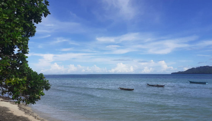 pantai-natsepa-maluku,-menikmati-indahnya-pasir-putih-dan-air-biru-kehijauan