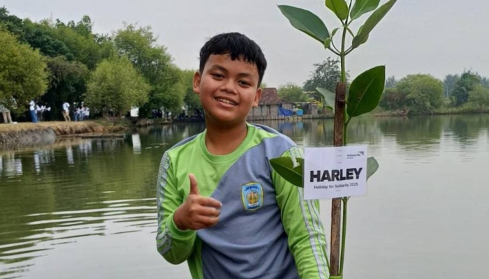 harley,-pelajar-smpn-1-surabaya-menanam-18.200-mangrove-untuk-menjaga-pesisir