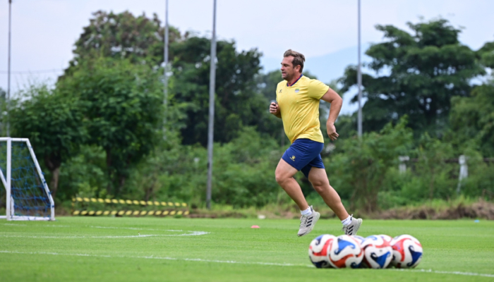 kental-nuansa-reuni,-tak-ada-rahasia-di-laga-persib-vs-malut
