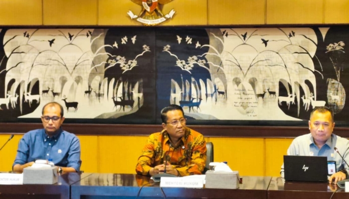 menkum:-kirim-stiker-pejabat-boleh-asal-tidak-senonoh-di-kuhp
