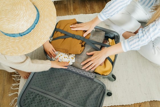 7-barang-bawaan-untuk-traveling-bersama-sahabat-yang-wajib