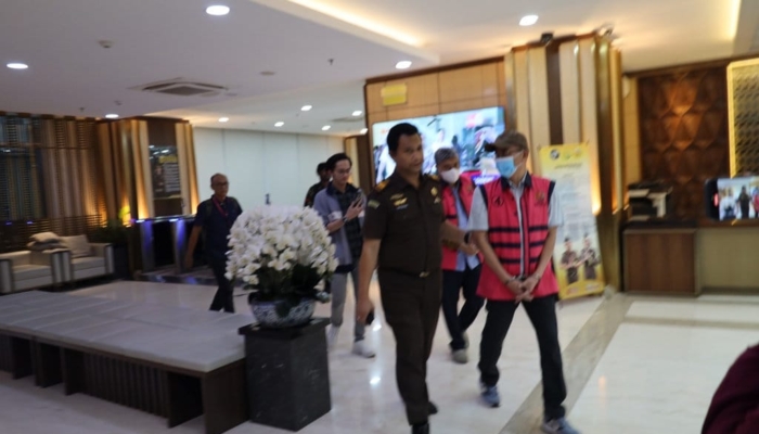 kejati-jakarta-tahan-2-tersangka-baru-kasus-dugaan-korupsi-lpei
