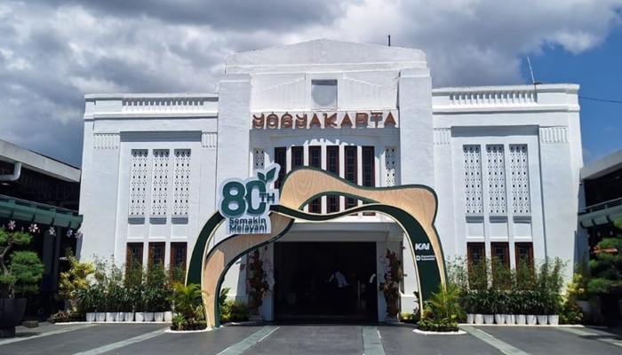 dua-stasiun-ikonik-di-yogyakarta-yang-strategis-&-legendaris:-stasiun-tugu-&-stasiun-lempuyangan