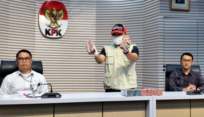 kpk-geledah-rumah-kadis-pupr-dan-kadis-dpmptsp-madiun