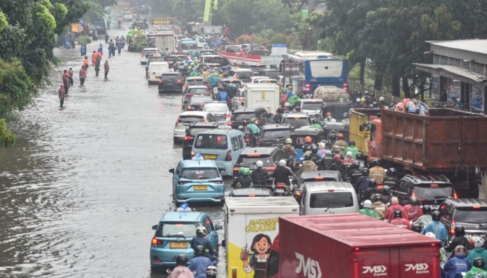 kcic-imbau-penumpang-whoosh-pakai-tol-atau-lrt-ke-stasiun-halim