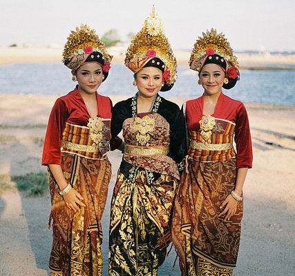 a-slice-of-everyday-life-in-indonesia-with-antonius-wijaya-&-lomography-35-mm-films