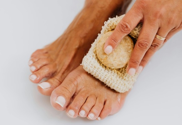 6-cara-menghilangkan-bau-kaki-secara-efektif-dan-alami