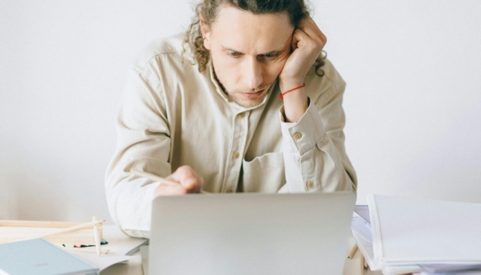 5-alasan-kenapa-anak-muda-gampang-burnout-di-era-serba-cepat