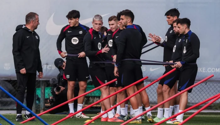 pertemuan-intens-hansi-flick-dengan-pemain-barcelona