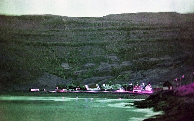 la-fille-renne-in-the-faroe-islands:-an-analogue-immersion-in-subarctic-landscapes