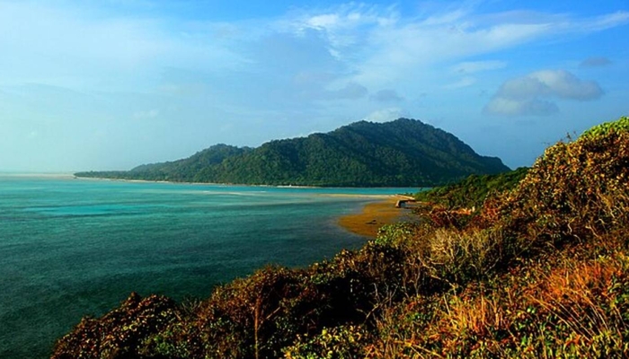 pulau-sekatung,-pulau-mungil-terluar-di-natuna-yang-berbatasan-dengan-3-negara