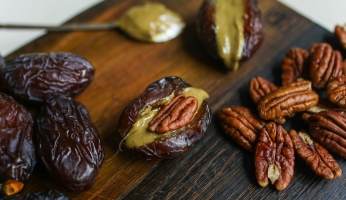 5-aneka-resep-snack-dari-kurma-yang-lezat-dan-mudah-dibuat
