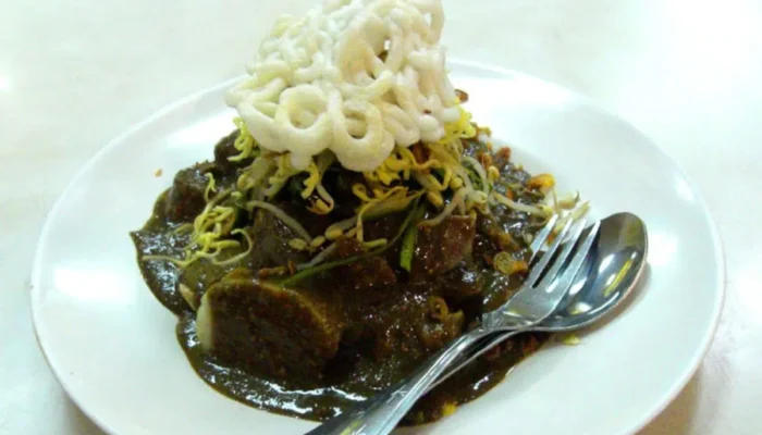 rujak-cingur,-makanan-aneh-surabaya-yang-paling-nggak-disarankan-untuk-pendatang