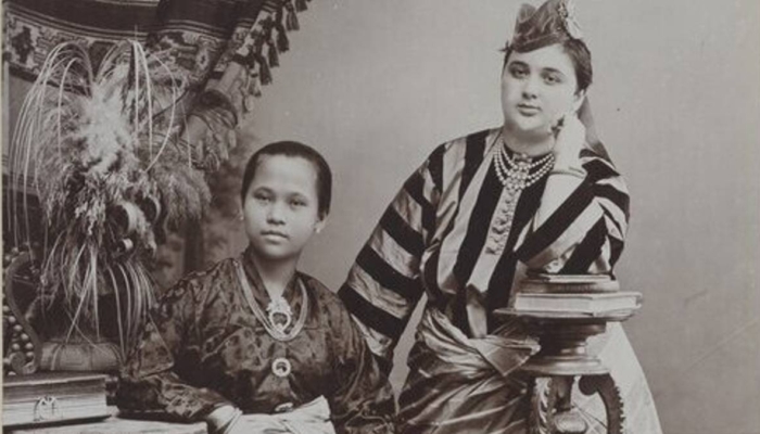 saat-nyonya-belanda-menanggalkan-gaun-demi-kebaya:-kisah-adaptasi-di-tanah-jajahan