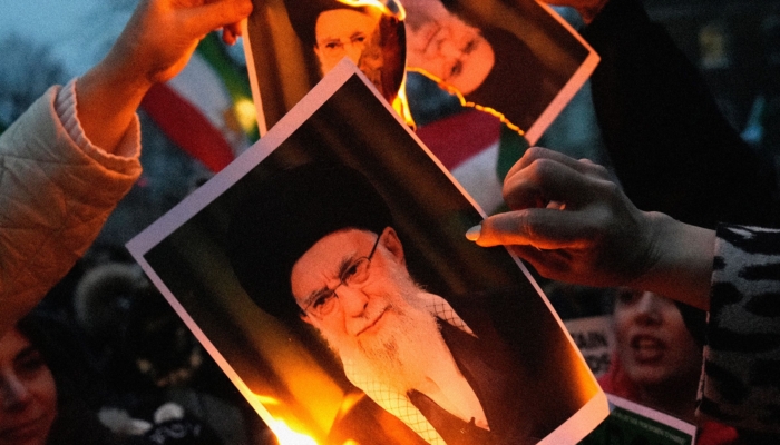 kematian-ayatollah-khamenei-iran-memicu-pemberontakan-di-kalshi-pelanggan
