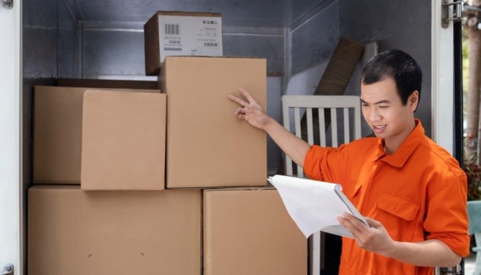 jam-sibuk-pengiriman-barang-menjelang-lebaran