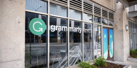 Grammarly Menawarkan Ulasan AI 'Pakar' Dari Penulis Favorit Anda—Hidup atau Mati