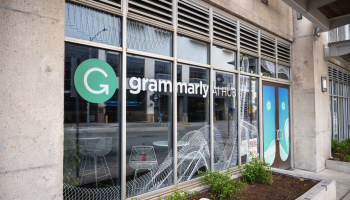 grammarly-menawarkan-ulasan-ai-'pakar'-dari-penulis-favorit-anda—hidup-atau-mati