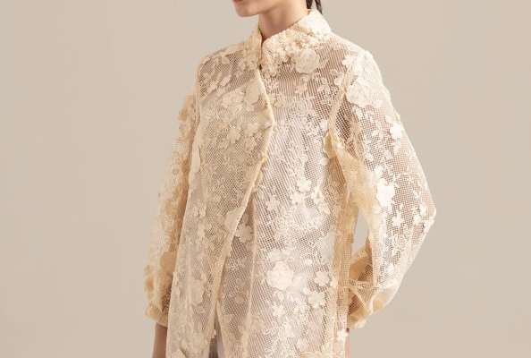 kebaya-jengki:-pesona-retro-yang-membuat-penampilan-menawan