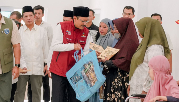 warga-terdampak-bencana-di-pidie-jaya-terima-bantuan-rp241-m