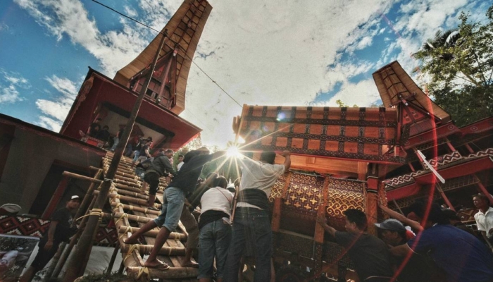 analisis-makna-spiritual-dan-kompleksitas-upacara-rambu-solo-di-toraja