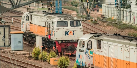 4 Hal yang Bakal Hilang kalau Kursi Berhadapan Kereta Ekonomi Lenyap