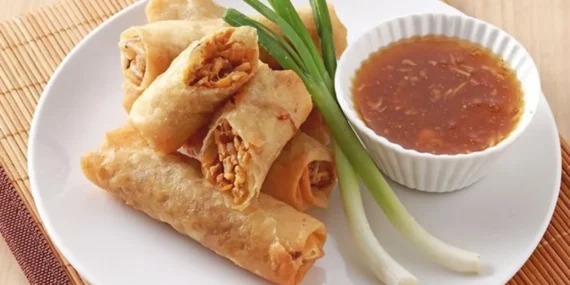 4 Tips Menikmati Lumpia Semarang Tanpa Terganggu Bau Pesing dari Rebungnya