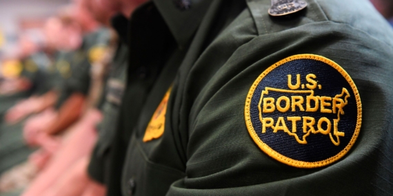 DHS Mengusir Petugas Privasi CBP yang Mempertanyakan Perintah 'Ilegal'