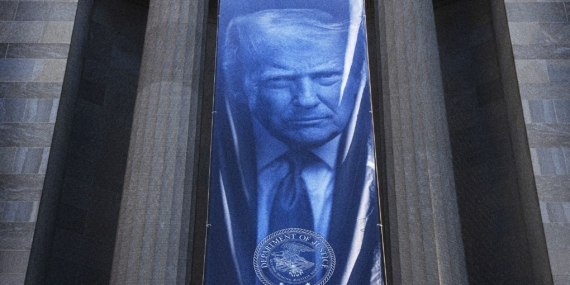 Perusahaan Acara Trumpworld Menghasilkan Jutaan Kontrak Federal