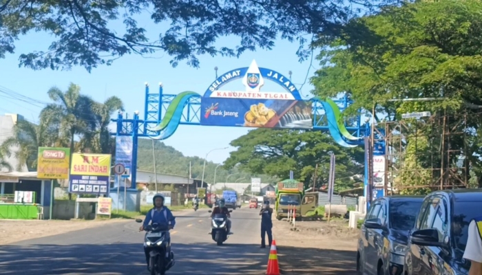 gerak-cepat-menutup-jalan-berlubang-pantura-jelang-mudik-lebaran