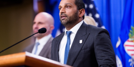 Anggota Parlemen AS Bergerak untuk Membunuh Akses Penyadapan Telepon Tanpa Jaminan dari FBI