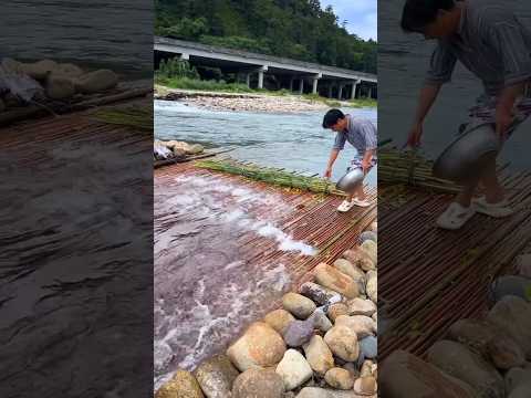 Pria ini Membuat Perangkap Ikan Raksasa 😱 #mancing #mancingmania #kreatif