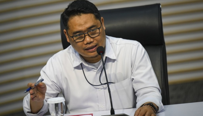 kpk-ungkap-cara-bupati-cilacap-palak-dinas-puskesmas-untuk-thr