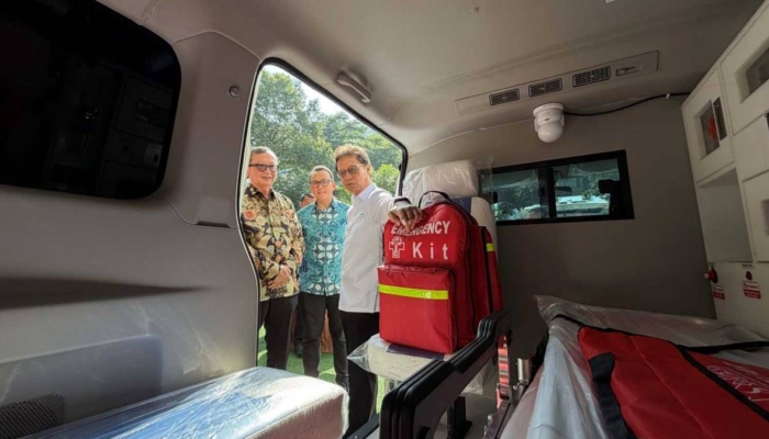 nurani-astra-salurkan-bantuan-ambulans-dan-alat-kesehatan-ke-masyarakat-pascabencana-di-sumatra
