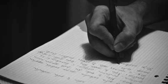 Mengapa Ukuran Kertas Berbeda-beda? Ini Sejarah Panjang Kertas Dunia