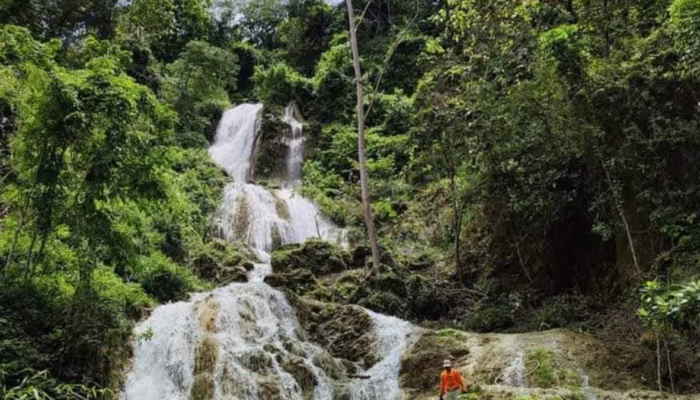 air-terjun-penawangan-srunggo,-serunya-main-air-di-kolam-alami-kaki-gua-cerme