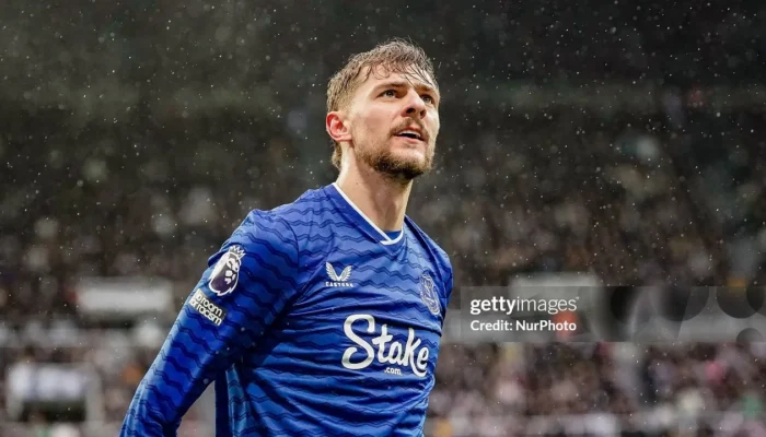kiernan-dewsbury-hall-soroti-kartu-kuning-kontroversial-bersama-everton