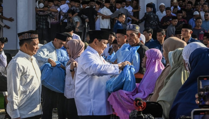 lebaran-di-aceh,-prabowo:-pemulihan-bencana-hampir-100-persen