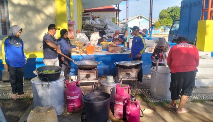 lebaran,-tagana-sumbawa-tetap-buka-dapur-umum-korban-kebakaran