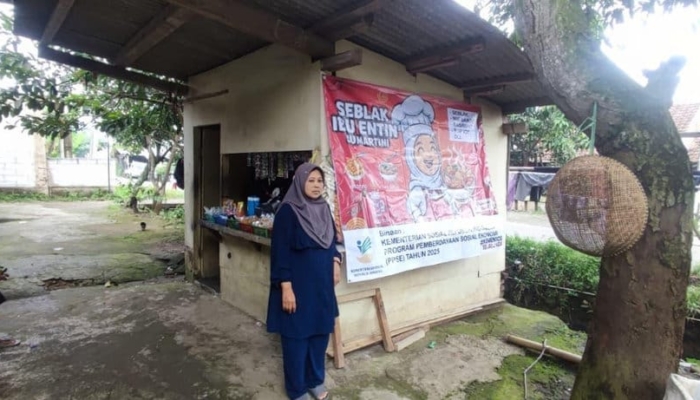 entin-dapat-bantuan-pemberdayaan-usai-anak-masuk-sekolah-rakyat
