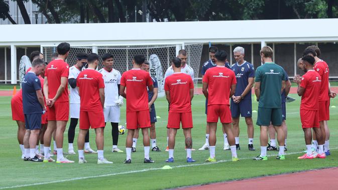 kesan-rizky-ridho-terhadap-latihan-ala-john-herdman-di-timnas-indonesia:-kaget-ada-tv-di-lapangan