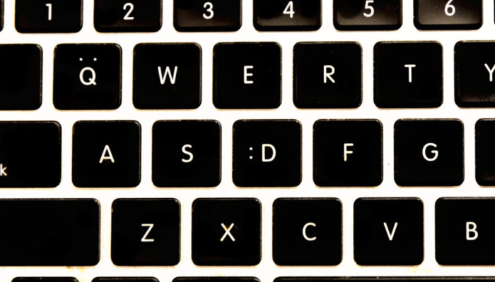 7-fakta-di-balik-penemuan-tombol-keyboard-qwerty-kombi-id